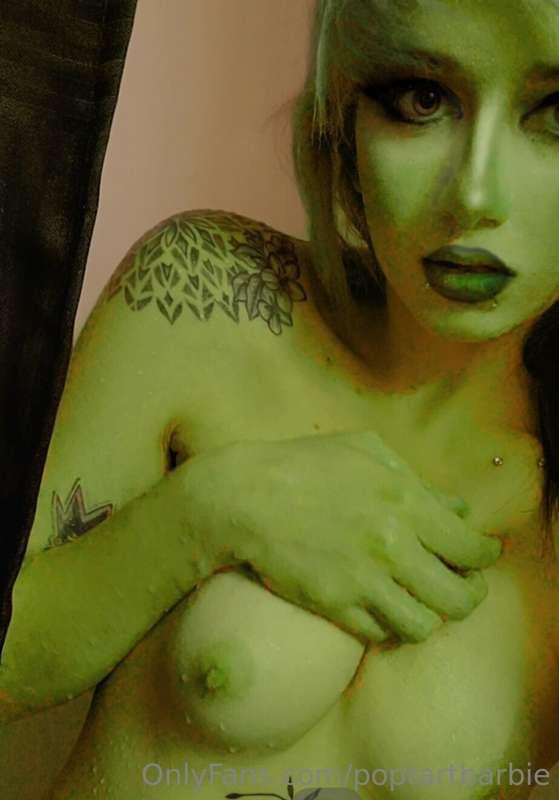 Lolll I decided to look at my boobs with the she hulk filter..