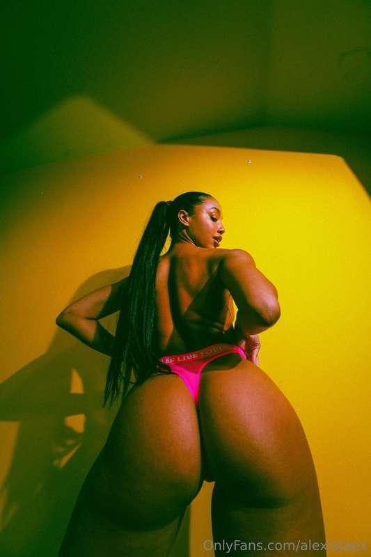 It’s fuck me Friday 🍆