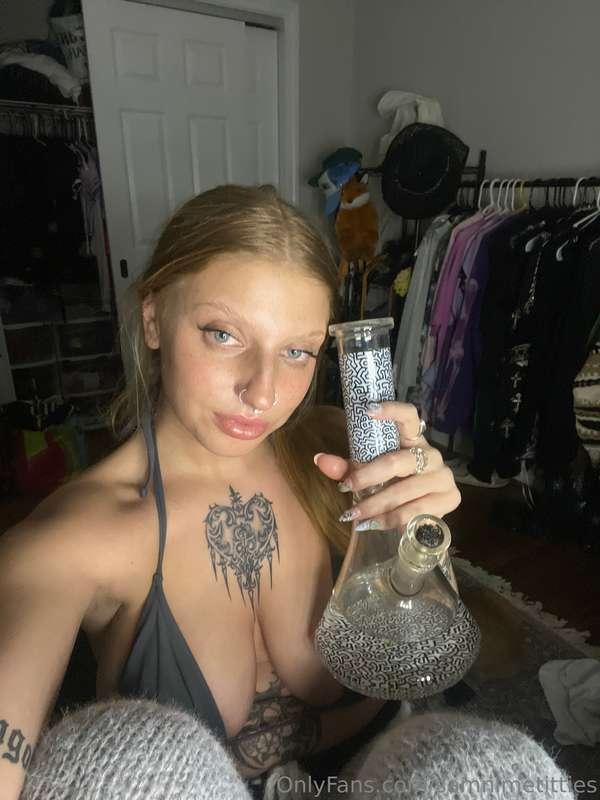 who wants to be my smoke buddy