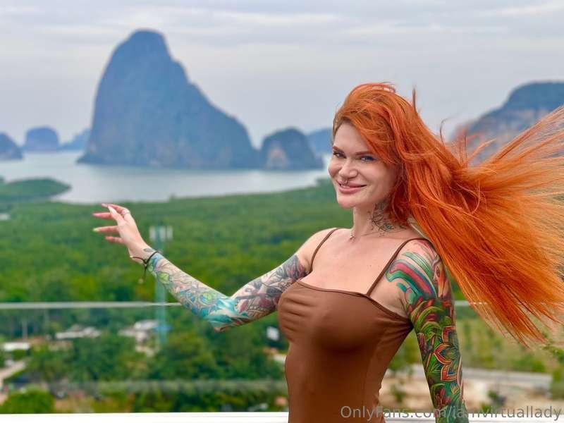 Crazy ideas and a paradisiacal view from behind suit me✨😻