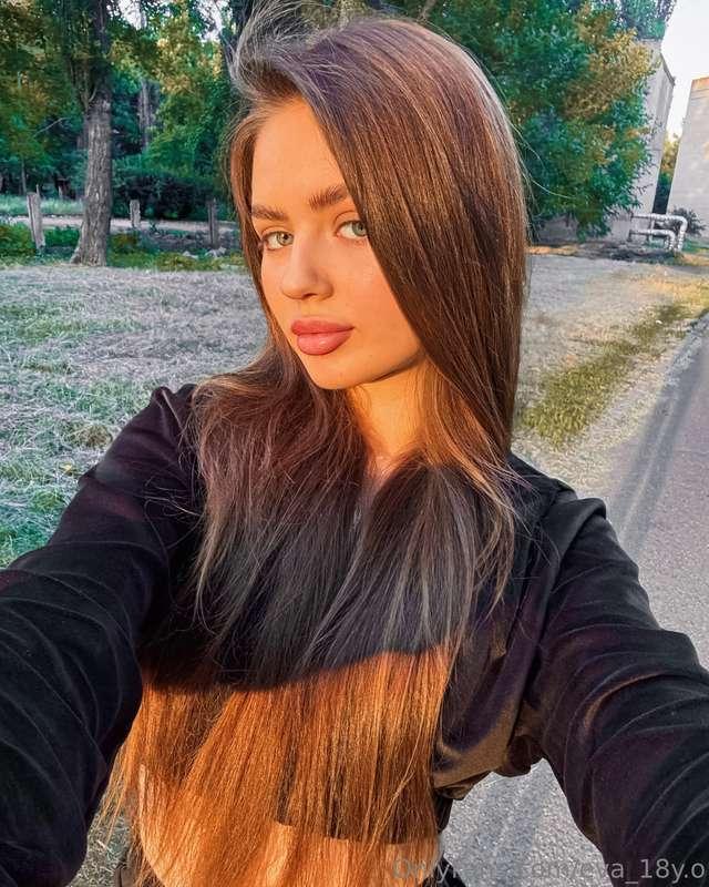 Sunshine caresses me☀😍
