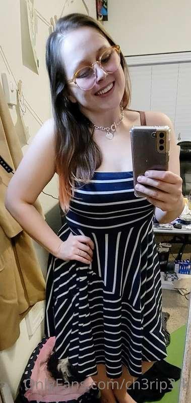 Swipe to see why I love this dress. 😍