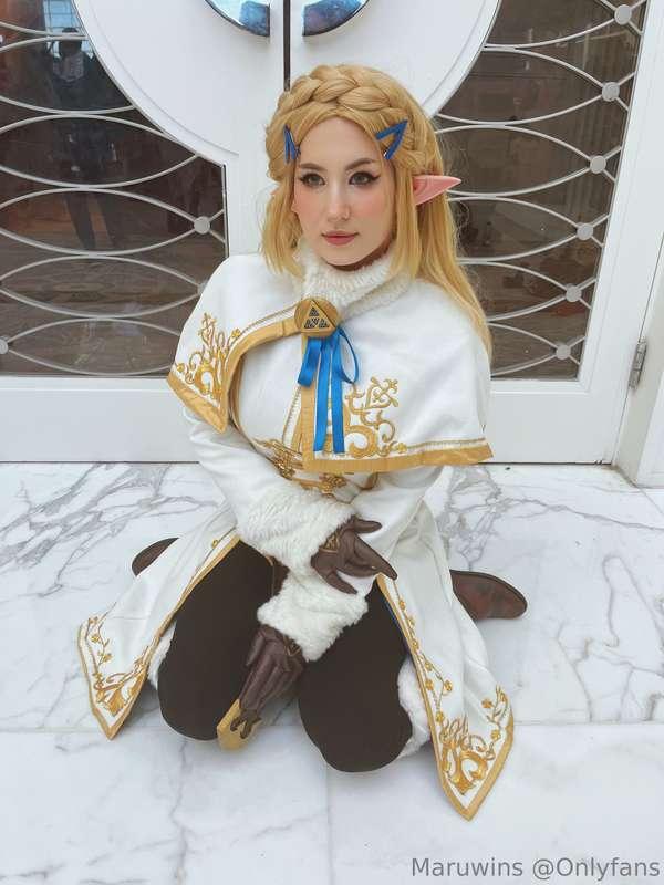Day 3 cosplay! I am sooo pooped.   I wish I got pics of yest..