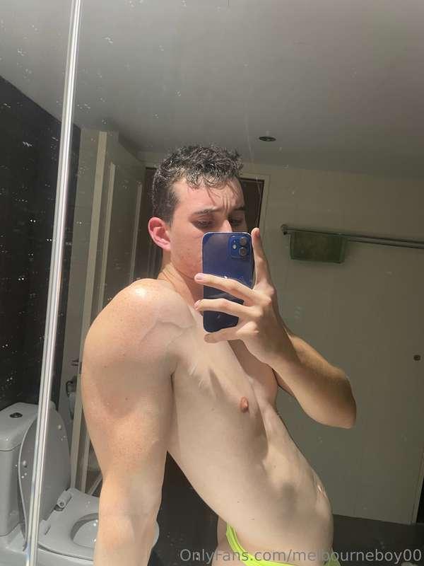 Okay my booty is definitely growing now G-string edition 👀🍑