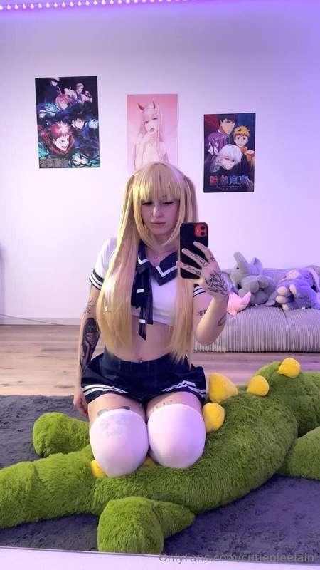 What do you think of the outfit, does it suit me or do I loo..