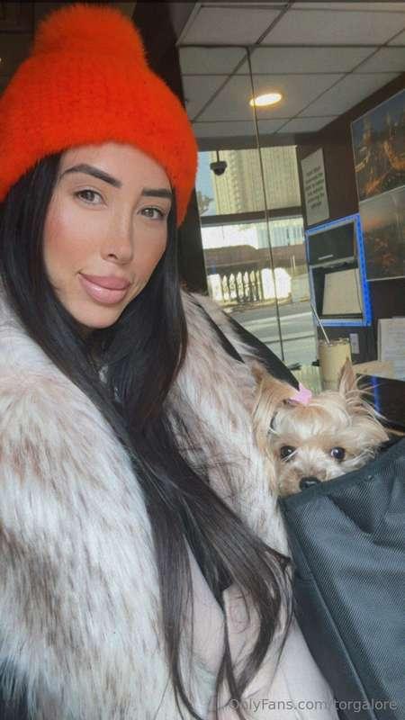 Who’s cuter? Me or the chicken? 😜 💕