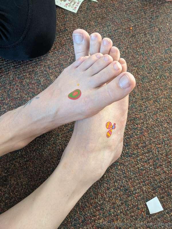 Temporary tattoos on a girls weekend #takemeback