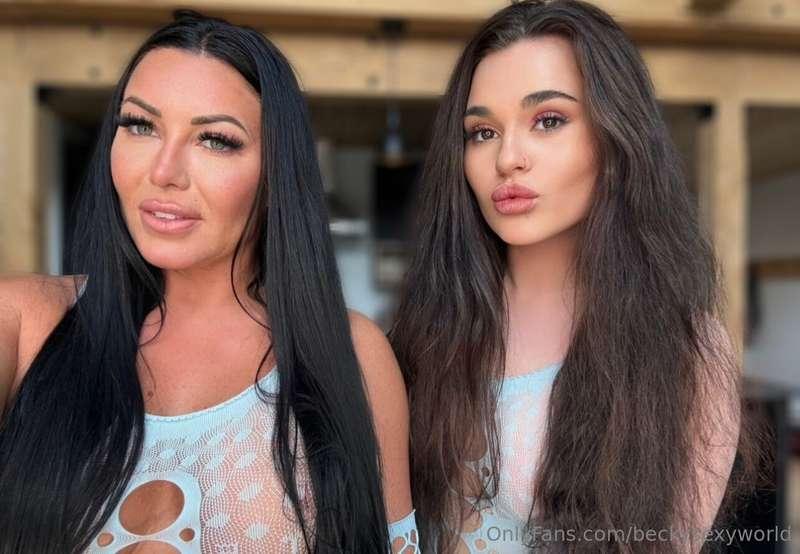 Do you like girls who like girls? 🙈  Aimes-tu les filles qui..