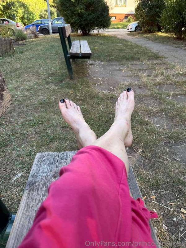 Enjoying fresh air in the morning :) 😋🦶🏻
