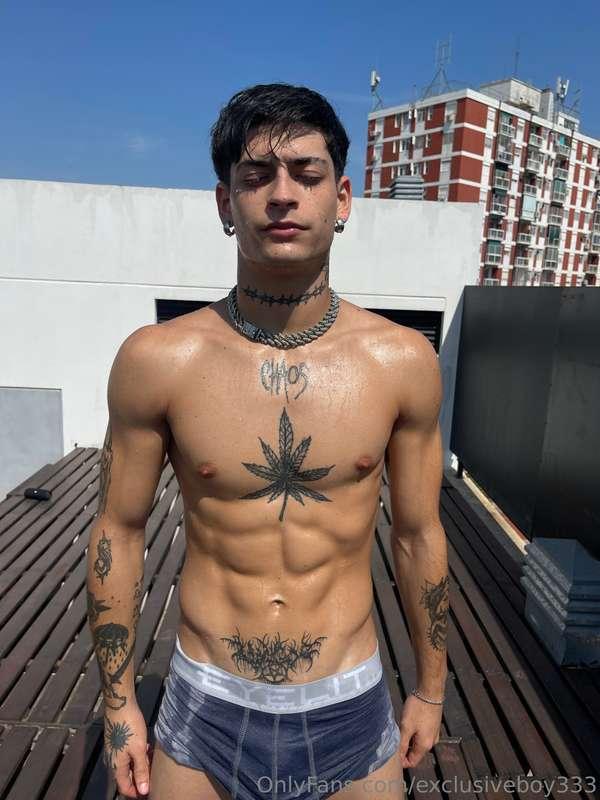 exclusiveboy333 image #0