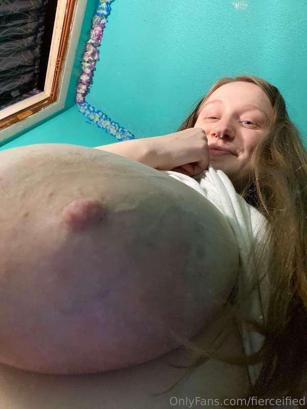 my lil nips🤭