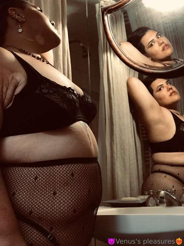 # My armpits smell like a lusty woman 😍😍