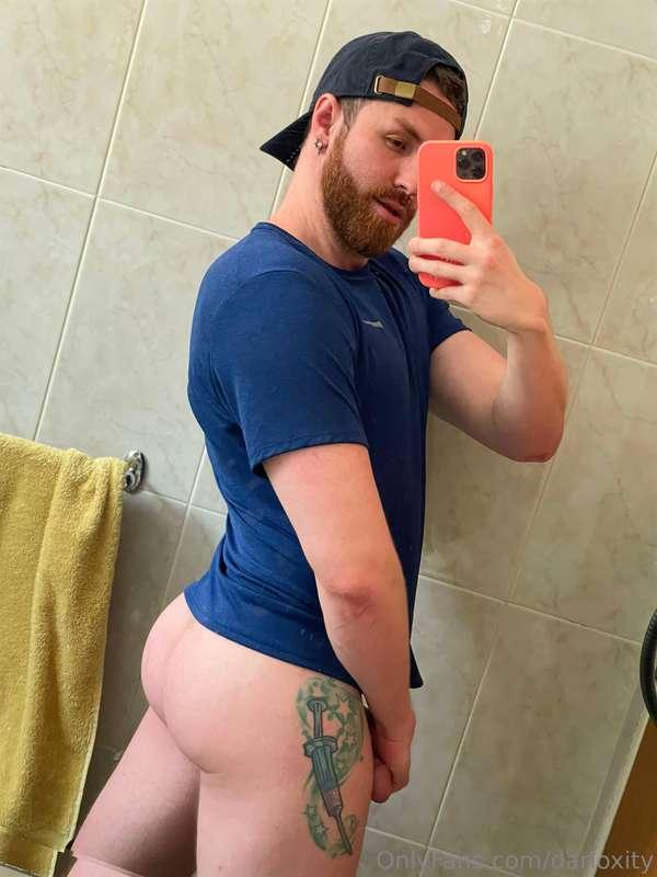 Tops can show off their butt too 🍑