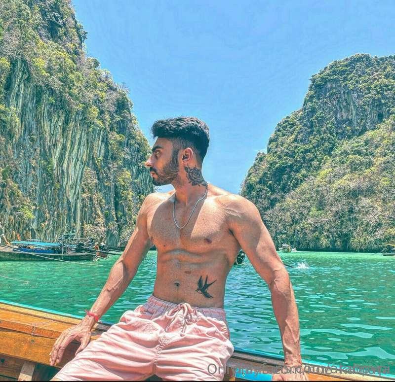 #ad

Subscribe to this hot arab/indian daddy 🖤 he does custo..