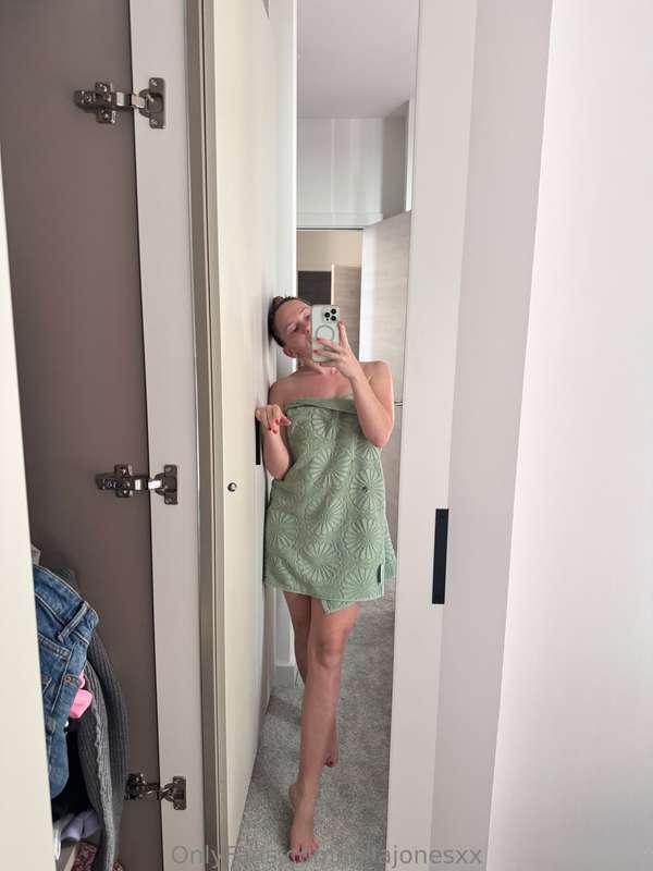 Swipe to drop the towel 😈