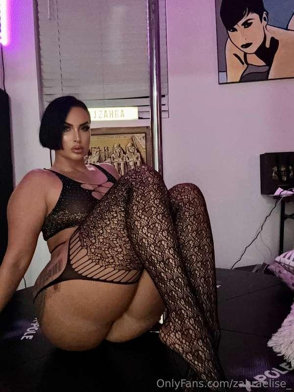 I'd love to dance but I need an audience 😏 could that be u? ..