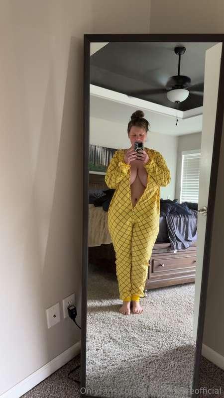 Pineapple onesie! 🤣🍍 I think it’d be a funny challenge to ma..