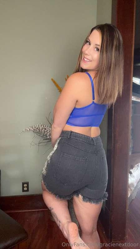 Booty in jeans! You like? 