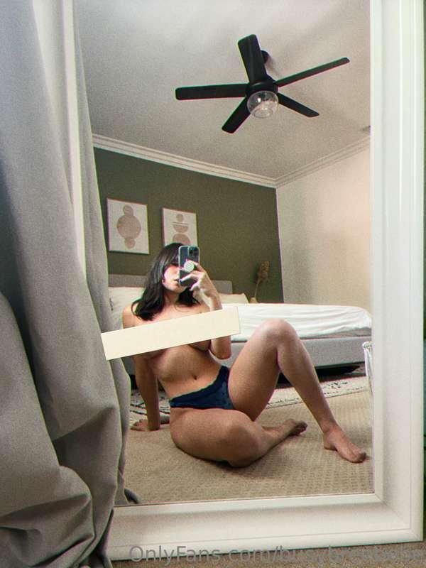 Hey babes!  
Just did some yoga/stretching 🎥 
I had so much ..