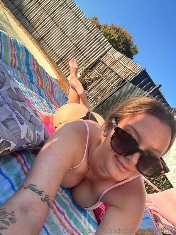Would you rub this sun tan oil in my back for me? 💦💦💦💦