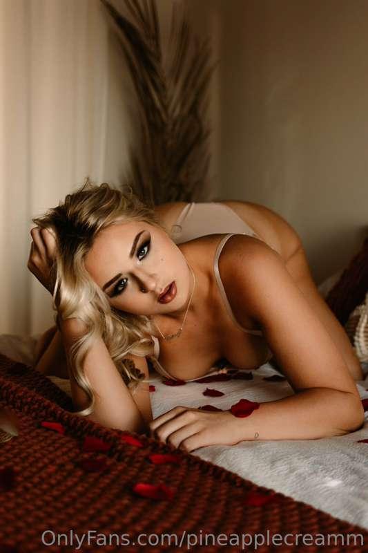 My a first Photo Shoot When I Went Nude For The First Time😭😭..