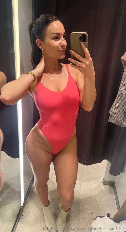 Hey Babe🩷 Lust auf einen kleinen Einblick in meine Umkleide?..