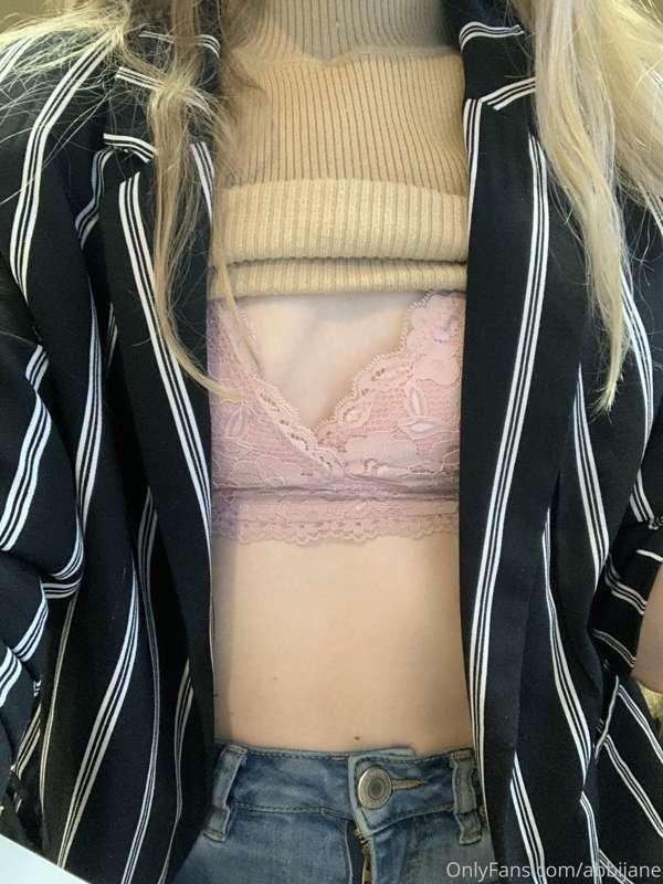 Office titty 🍒🍒 I can be your secretary👩🏼‍💼😉

💜 would you pl..