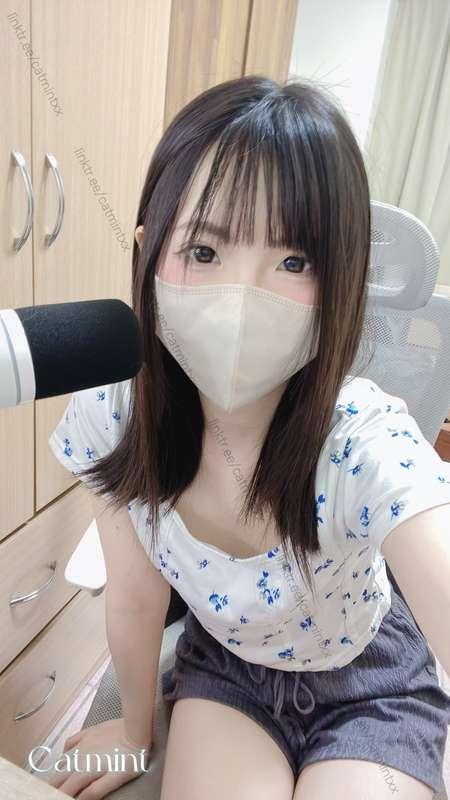 有人發現我直播沒穿內衣嗎？