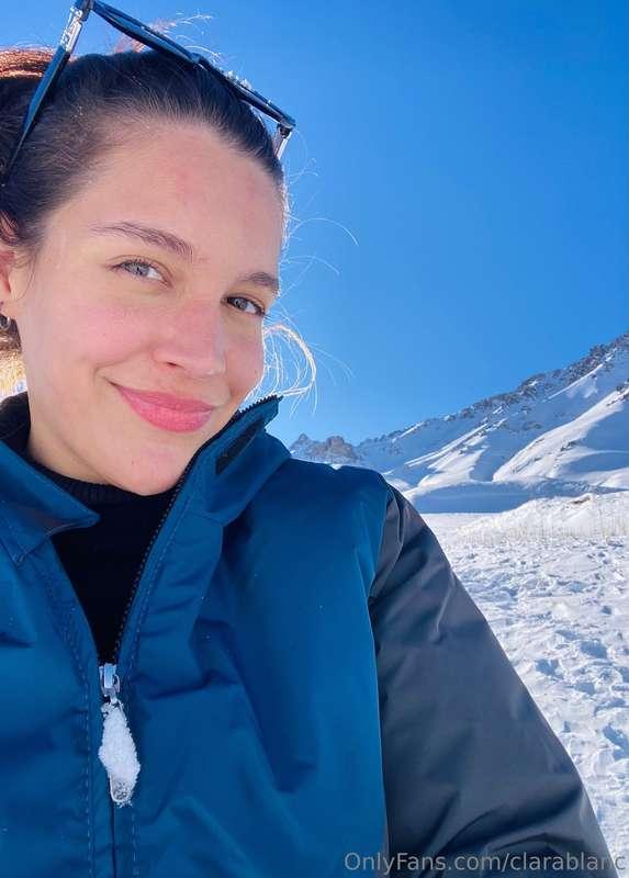 Tell me something that's more white than this snow! 🤔🙊