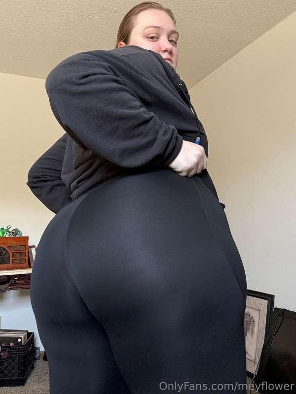 Leggings are my fav type of pants 