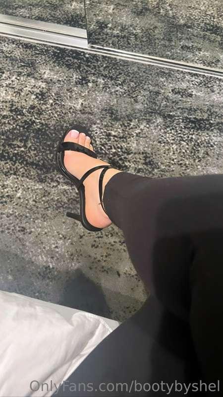 Should I make content in heels ?!
Toes done today❤️