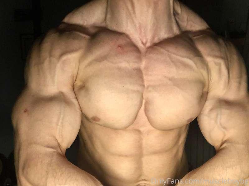Most muscular never gets old 😈😈