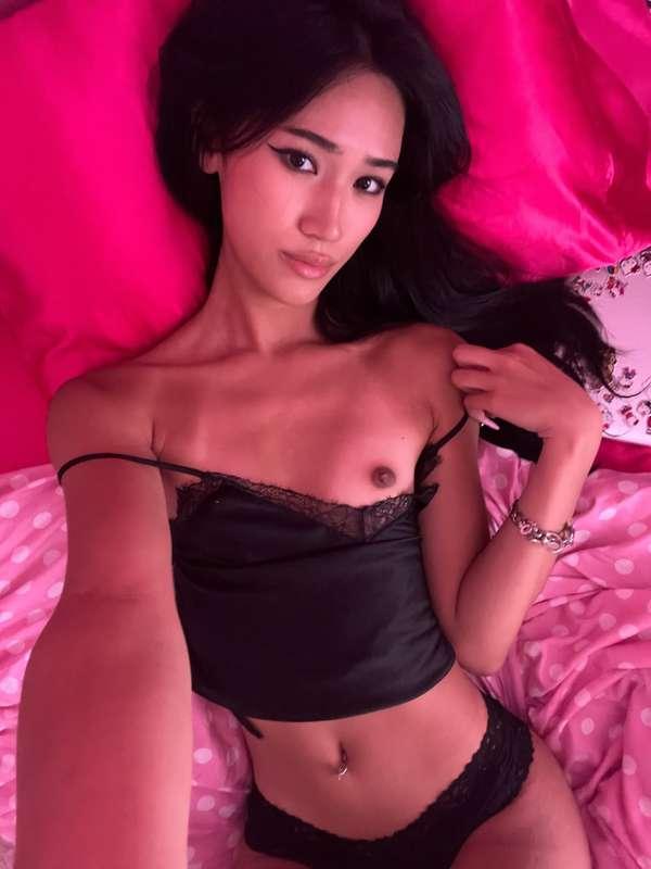 bored in bed 💋