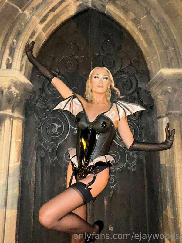 take me to church 🦇 

**send a tip, get a naughty present in..