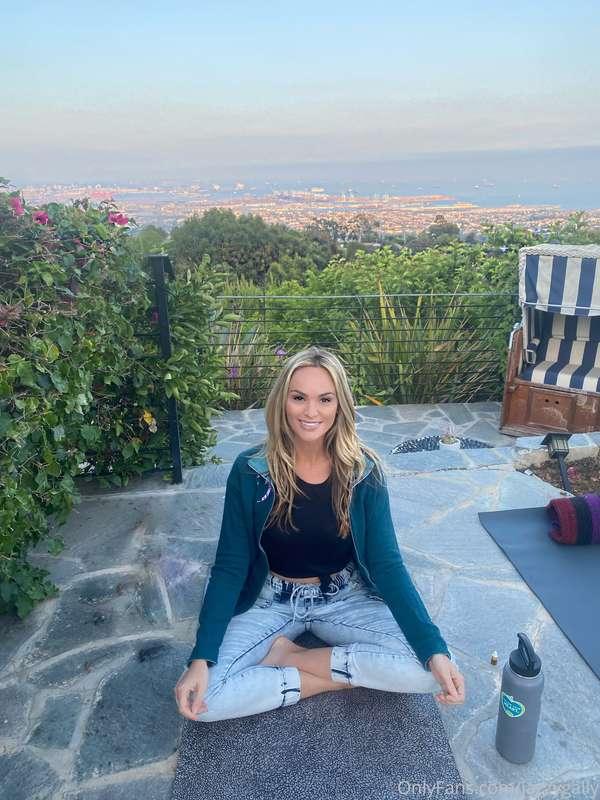 Had a great Full Moon meditation with my bestie in Cali!! 🌚 ..
