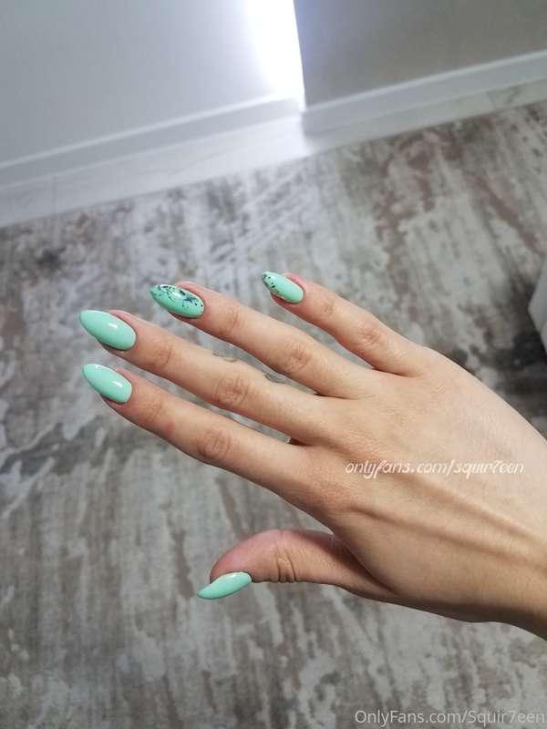 🤩 What do you think of my new manicure,honey? 🤩 I think thos..