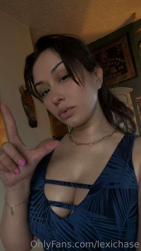 Hi loser! Jerk your beta-cock because me flipping you this s..