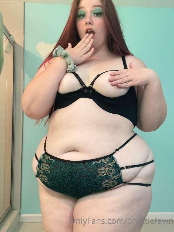 I feel so pretty in these strappy sets 😍😍😍