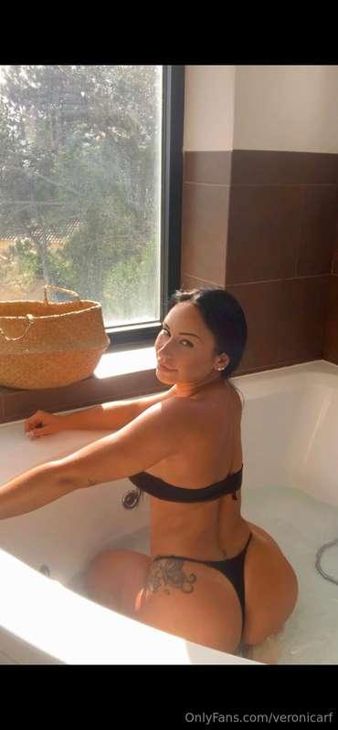 Available for custom video , sexting and video call right no..