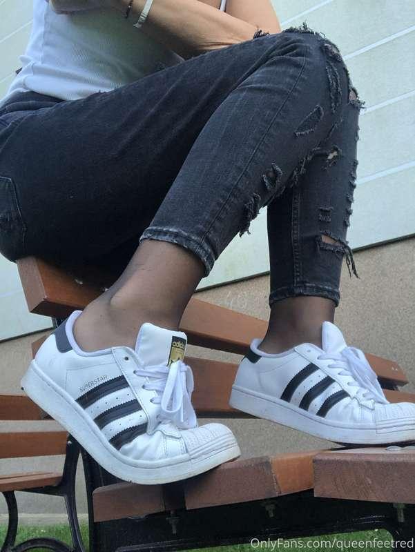 Best combination pantyhose and adidas superstar ❤️