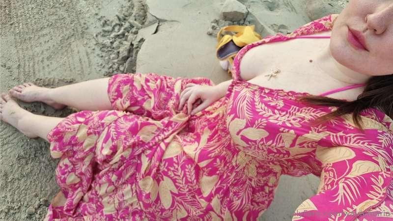 Wanna seat on the beach with me? 🥰💕👅