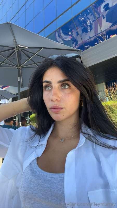 👀