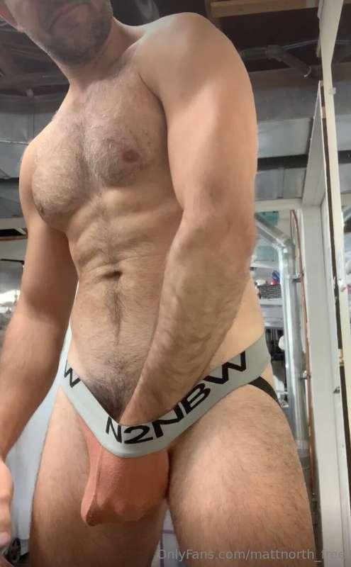 In this 3 min video I work my penis in my jock and get it go..