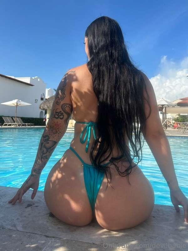 before you DM just know i'm built like this
