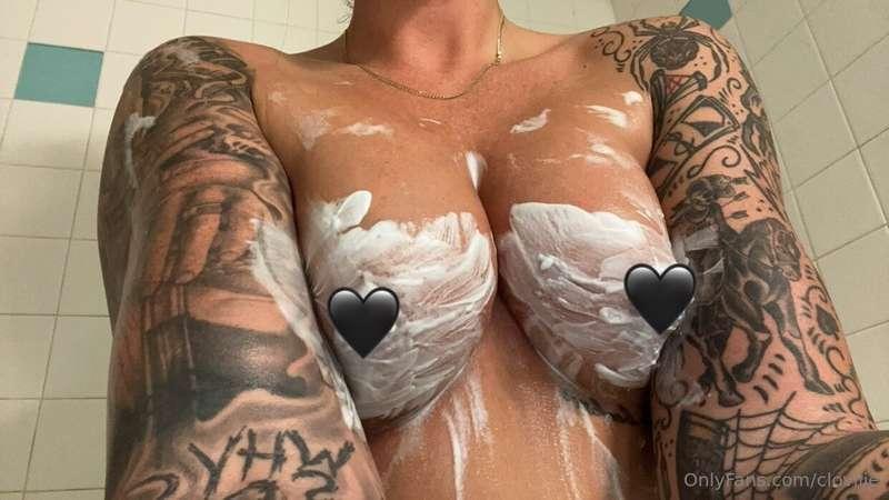 Goodmorning! 🖤 Check messages for the uncensored pics + a vi..