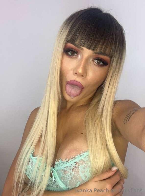 This is your chance to make this cute petite slut @lesliesha..
