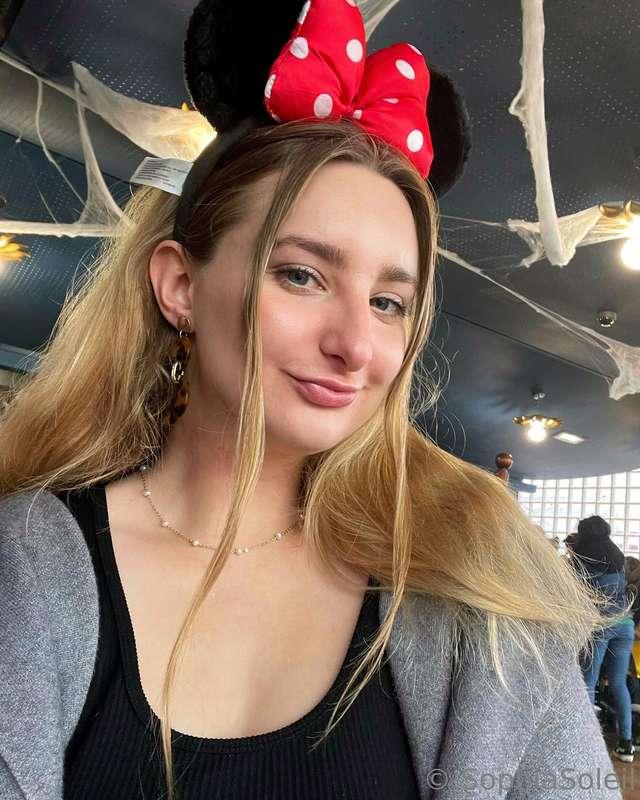 I’m at Disneyland! Tip $10 on this post to receive exclusive..