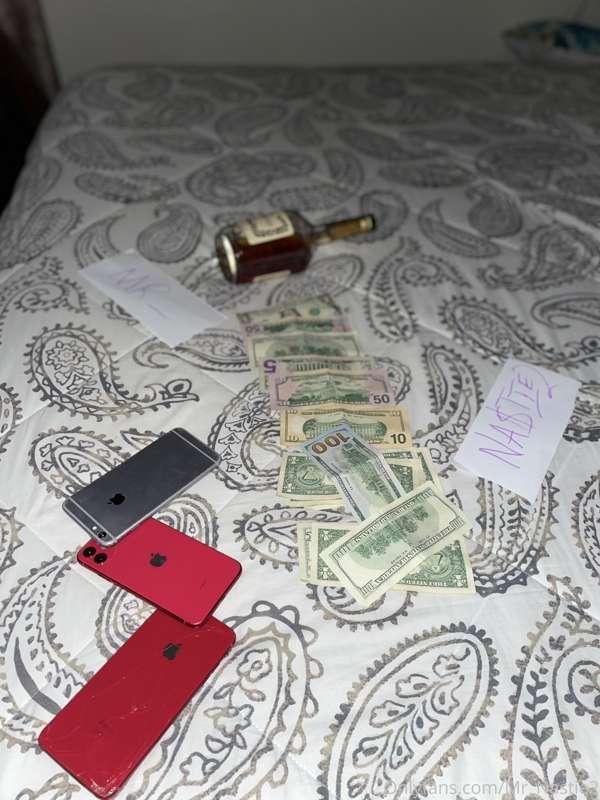 Trying to set the vibes tonight ✨ with a lucky lady  🤫