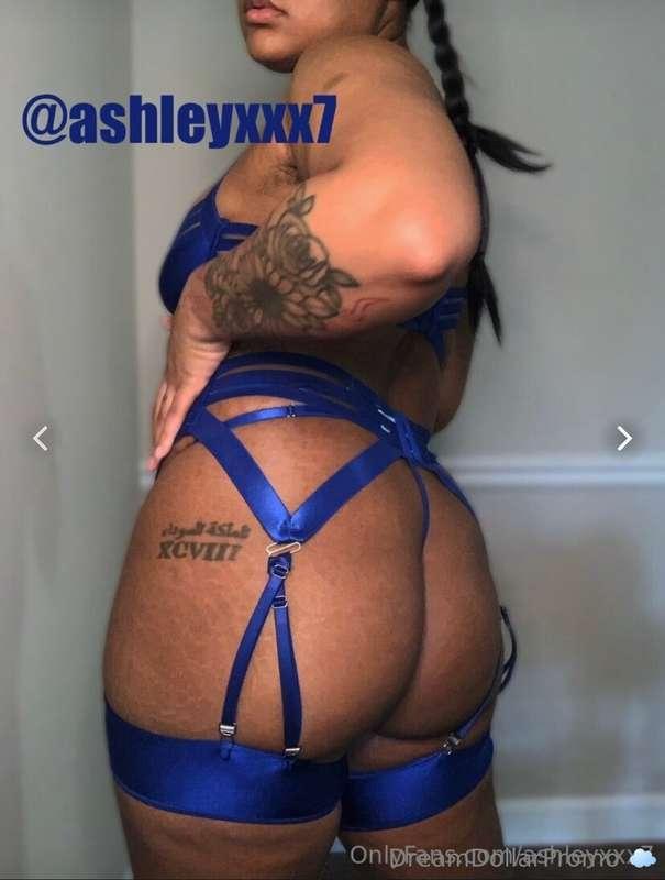 cum join the party 🎉 super thick, busty, and naughty milf 😩 ..