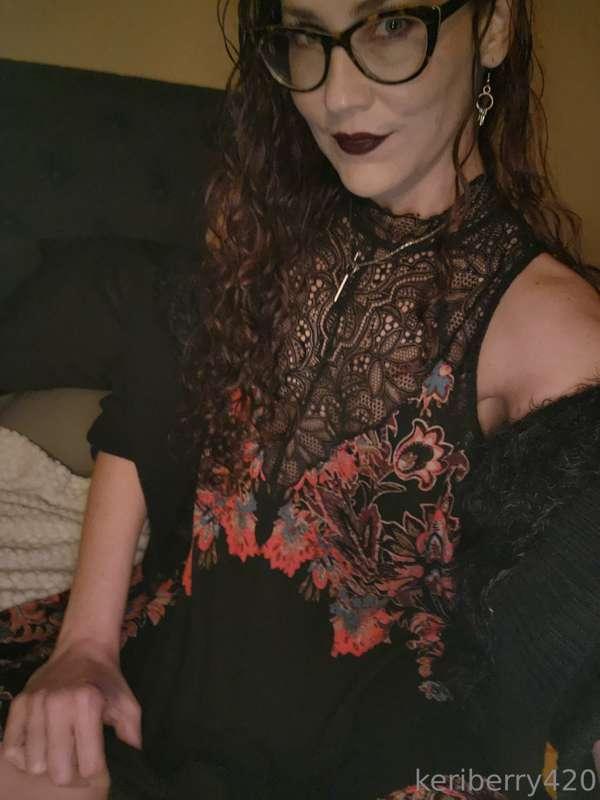 Heading out for drinks and dancing but my hair is still wet ..